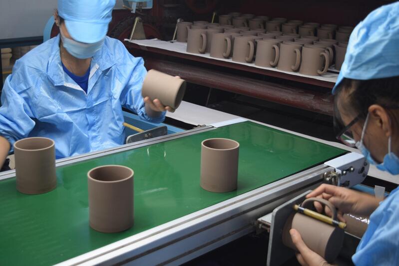 Wholesale ceramic mug inventory managed under strict quality control