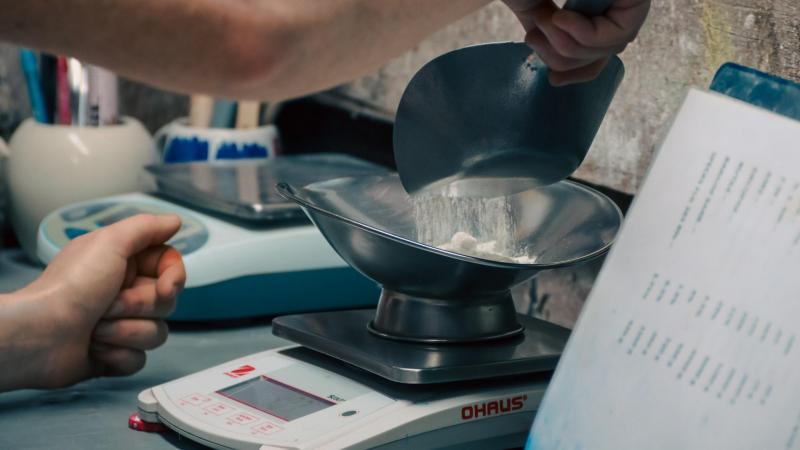 Lead-free ceramic glaze materials used in drinkware manufacturing